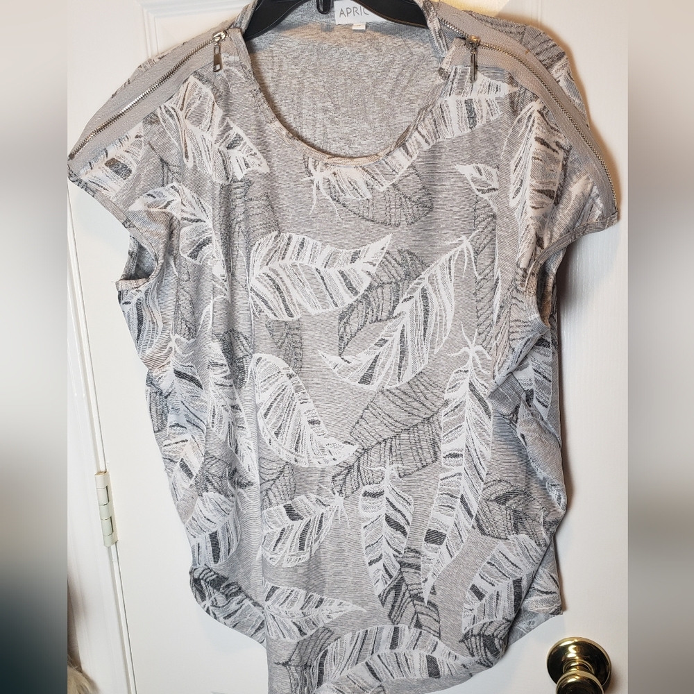 Apricot Feather Pattern Cap Sleeve Top